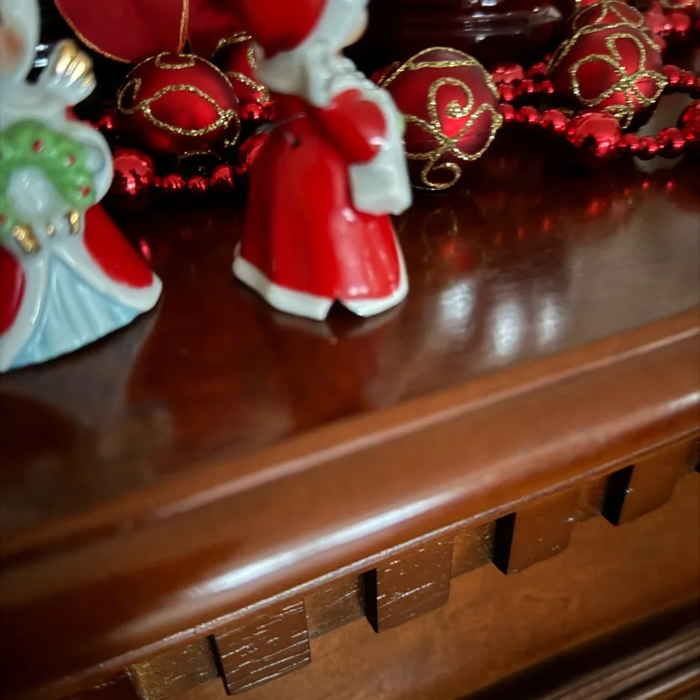 Holiday Angel Figurines Set - Red and White - Picture 3 of 4